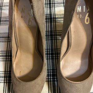 Mix no 6 heels taupe color